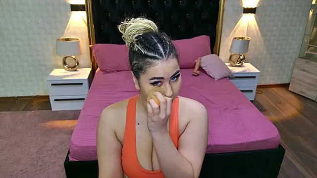 Snapshot of MegaBoobsDeee chatting on December 2025 04:44:02 AM MegaBoobsDeee online show from December 2025 04:44:02 AM