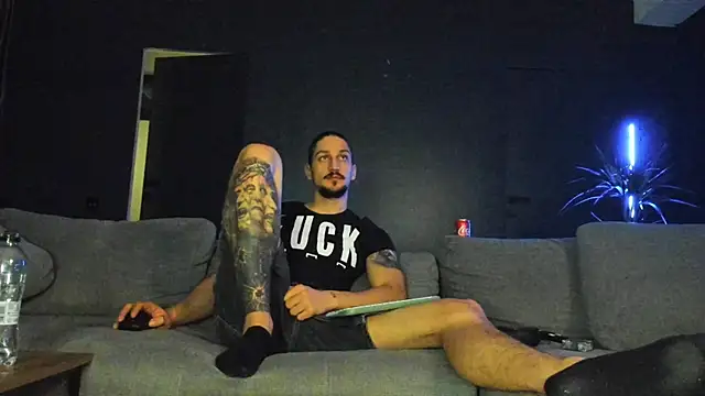 Snapshot of huntingod chatting on December 2025 08:13:01 PM huntingod online show from December 2025 08:13:01 PM