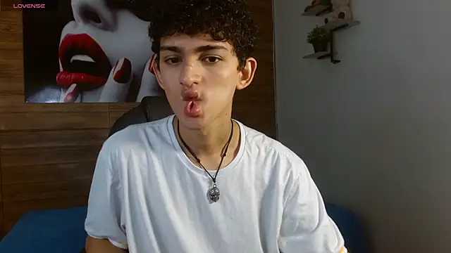 Snapshot of Michaelkoiv chatting on December 2025 12:21:02 PM Michaelkoiv online show from December 2025 12:21:02 PM