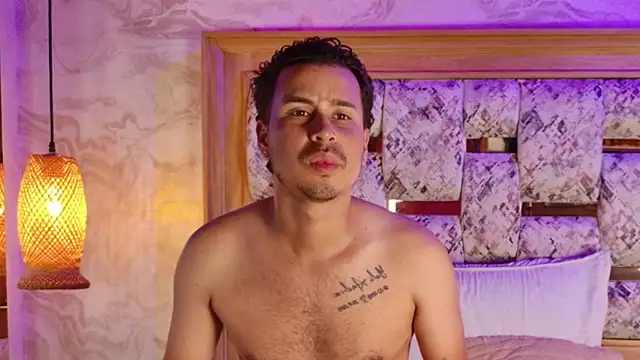 Snapshot of aron_emily_23 chatting on December 2025 07:53:02 PM aron emily 23 online show from December 2025 07:53:02 PM