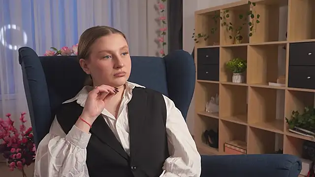 RemediosStrekas online show from December 2025 04:10:01 AM