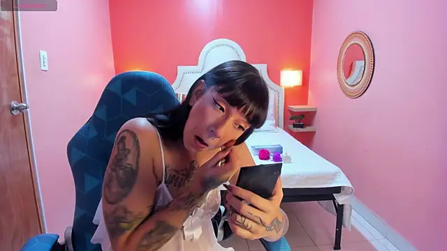 nora temptress online show from December 2025 09:00:02 PM