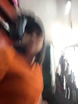 Snapshot of Laurabuu_ chatting on November 2025 07:04:02 PM Laurabuu online show from November 2025 07:04:02 PM