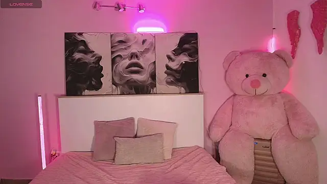 Snapshot of LindseyCoxx chatting on February 2026 11:12:01 PM LindseyCoxx online show from February 2026 11:12:01 PM