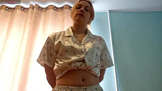 LunariaNicole online show from March 2026 09:48:01 AM