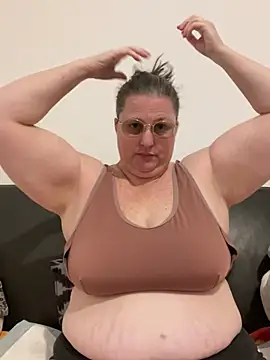 Snapshot of bea_french_curvy chatting on January 2026 06:29:02 AM bea french curvy online show from January 2026 06:29:02 AM