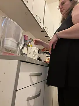 Snapshot of bea_french_curvy chatting on January 2026 07:34:01 AM bea french curvy online show from January 2026 07:34:01 AM