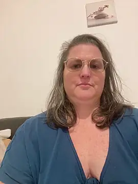 Snapshot of bea_french_curvy chatting on February 2026 08:40:02 PM bea french curvy online show from February 2026 08:40:02 PM