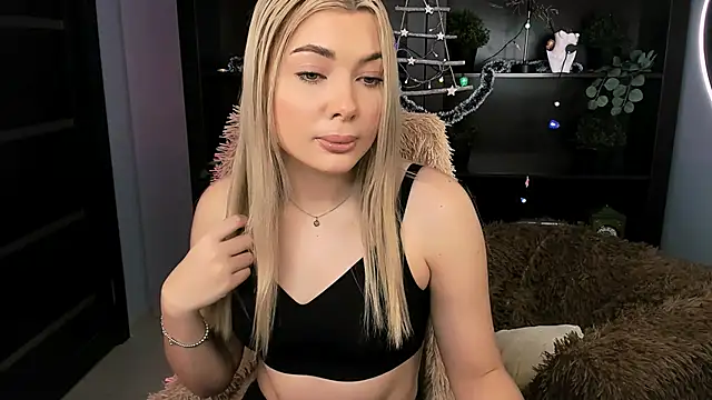 Snapshot of HyileyClark chatting on December 2025 09:25:01 AM HyileyClark online show from December 2025 09:25:01 AM