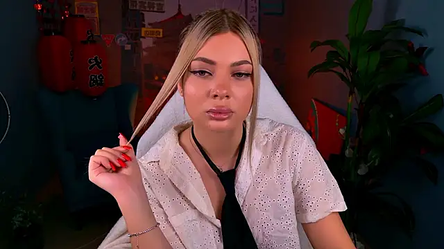 Snapshot of HyileyClark chatting on March 2026 09:17:01 AM HyileyClark online show from March 2026 09:17:01 AM