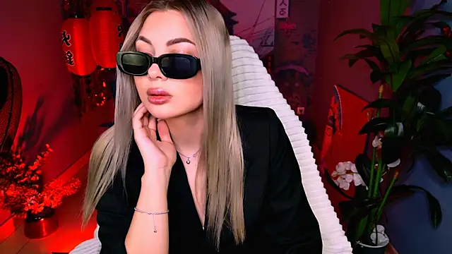 Snapshot of HyileyClark chatting on March 2026 09:47:01 AM HyileyClark online show from March 2026 09:47:01 AM