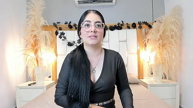 Snapshot of GabyJhons chatting on December 2025 06:13:02 PM GabyJhons online show from December 2025 06:13:02 PM