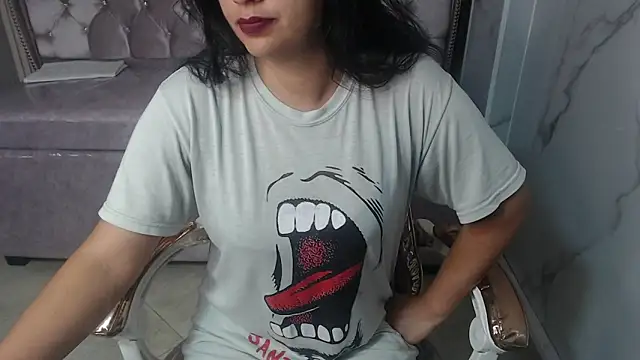 Snapshot of Evangeline_b chatting on November 2025 01:03:01 PM Evangeline b online show from November 2025 01:03:01 PM