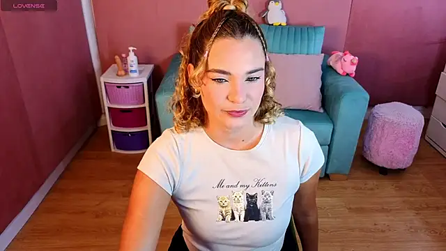 Snapshot of AdharaWo chatting on December 2025 01:20:02 PM AdharaWo online show from December 2025 01:20:02 PM