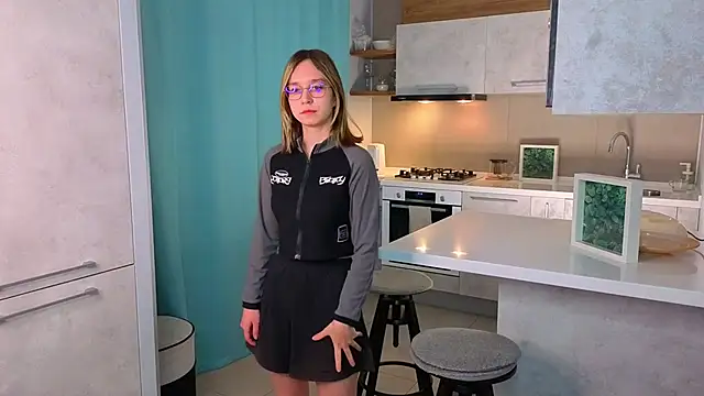 Snapshot of SharriDobes chatting on December 2025 03:54:01 PM SharriDobes online show from December 2025 03:54:01 PM