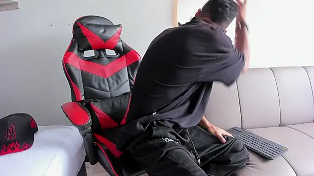 Snapshot of MatthewCullen chatting on December 2025 07:31:01 PM MatthewCullen online show from December 2025 07:31:01 PM