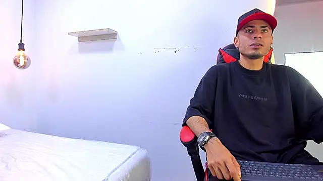 Snapshot of MatthewCullen chatting on December 2025 08:47:02 PM MatthewCullen online show from December 2025 08:47:02 PM