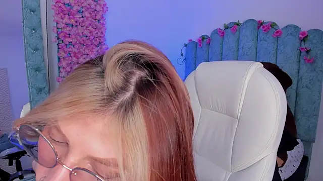 Snapshot of Ash_20_ chatting on December 2025 02:03:01 PM Ash 20 online show from December 2025 02:03:01 PM