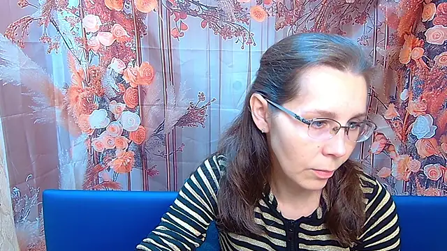 Snapshot of DaisyEdit chatting on November 2025 06:06:02 AM DaisyEdit online show from November 2025 06:06:02 AM