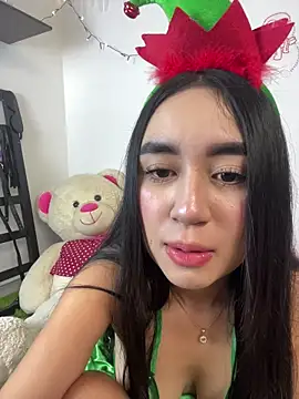 Snapshot of SiennaLorens chatting on December 2025 04:01:02 PM SiennaLorens online show from December 2025 04:01:02 PM