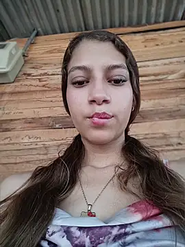 Vanneskk online show from May 2026 07:18:01 PM
