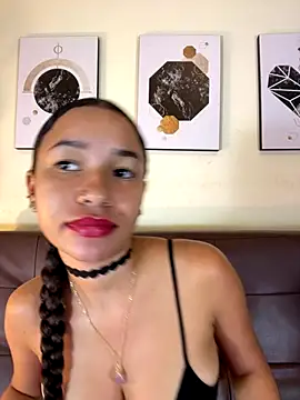 Snapshot of ZoeyFierce chatting on December 2025 01:05:02 PM ZoeyFierce online show from December 2025 01:05:02 PM