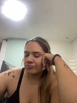 LoreinnFox online show from April 2026 10:29:02 PM