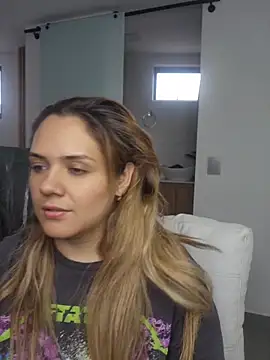 LoreinnFox online show from April 2026 10:04:02 PM