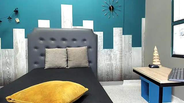 Snapshot of brian_tattoo chatting on December 2025 12:43:02 PM brian tattoo online show from December 2025 12:43:02 PM