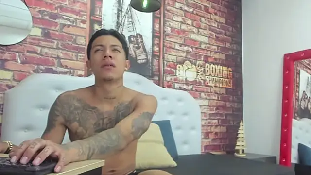 Snapshot of brian_tattoo chatting on December 2025 09:10:02 PM brian tattoo online show from December 2025 09:10:02 PM