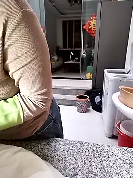 Snapshot of mimi2052 chatting on December 2025 01:21:02 AM mimi2052 online show from December 2025 01:21:02 AM