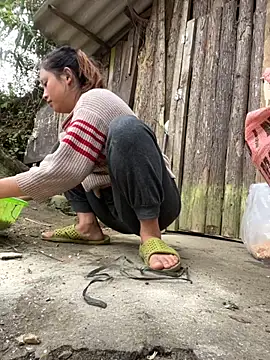 Snapshot of Thaoem chatting on December 2025 05:28:01 AM Thaoem online show from December 2025 05:28:01 AM