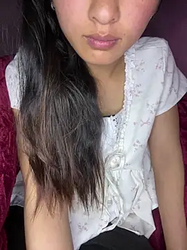 Mayli2x online show from December 2025 04:12:02 PM