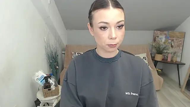 MayaWill online show from December 2025 12:47:02 PM