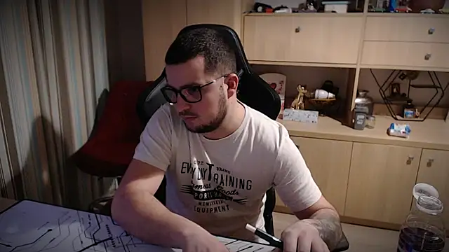 Snapshot of kevinnlovelly chatting on December 2025 06:36:01 PM kevinnlovelly online show from December 2025 06:36:01 PM