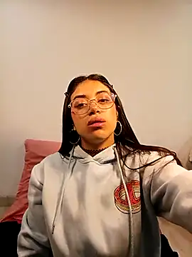 Snapshot of Violett__Rose chatting on December 2025 02:27:01 AM Violett Rose online show from December 2025 02:27:01 AM