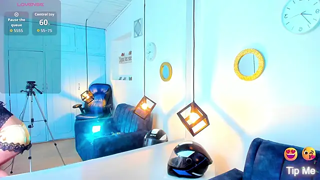 Snapshot of Hot_Darliing chatting on December 2025 01:42:01 PM Hot Darliing online show from December 2025 01:42:01 PM