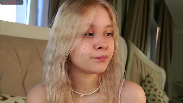 AunclreaVache online show from April 2026 11:10:02 AM