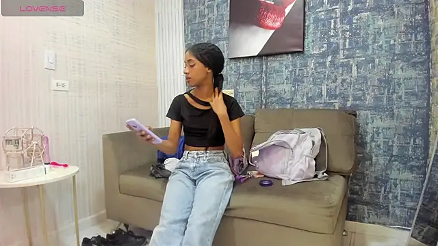 Snapshot of Brizza_H033 chatting on December 2025 09:09:02 PM Brizza H033 online show from December 2025 09:09:02 PM