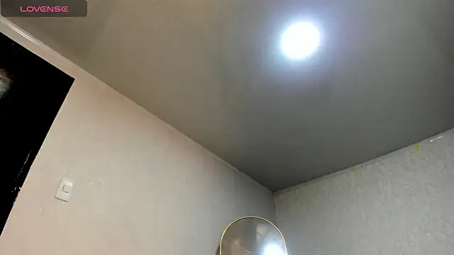Snapshot of Brizza_H033 chatting on April 2026 09:05:01 PM Brizza H033 online show from April 2026 09:05:01 PM