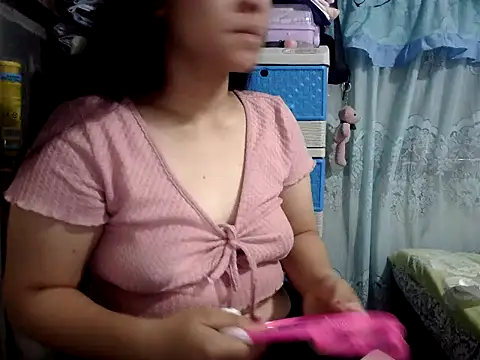 Snapshot of xxdreamgirl69 chatting on April 2026 10:07:02 PM xxdreamgirl69 online show from April 2026 10:07:02 PM