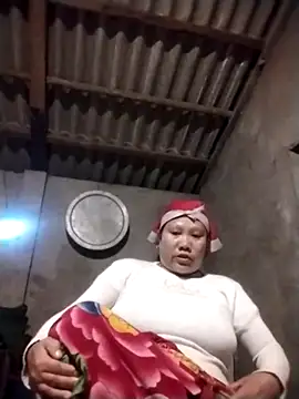 Snapshot of LeoPet2x chatting on December 2025 08:14:02 PM LeoPet2x online show from December 2025 08:14:02 PM