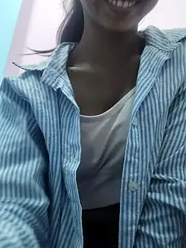 Snapshot of Isha_Liha chatting on December 2025 05:45:02 AM Isha Liha online show from December 2025 05:45:02 AM