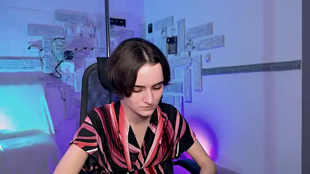 Snapshot of KateWillows chatting on December 2025 12:14:01 PM KateWillows online show from December 2025 12:14:01 PM