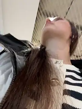 Snapshot of ZaraHill chatting on December 2025 04:07:01 AM ZaraHill online show from December 2025 04:07:01 AM