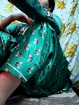 Snapshot of Ritika_Raniii chatting on December 2025 09:15:02 AM Ritika Raniii online show from December 2025 09:15:02 AM