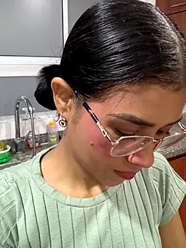 Snapshot of AnitaDuque chatting on December 2025 12:49:02 AM AnitaDuque online show from December 2025 12:49:02 AM