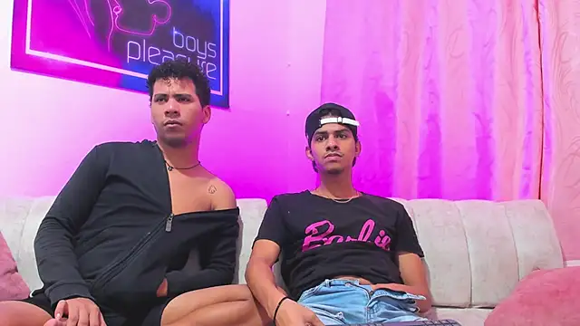 Snapshot of Peter_boys_1 chatting on December 2025 05:23:01 AM Peter boys 1 online show from December 2025 05:23:01 AM