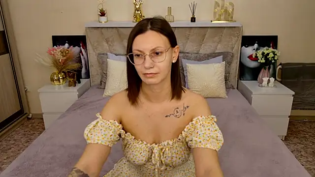 EstherPeachX online show from December 2025 11:53:01 PM