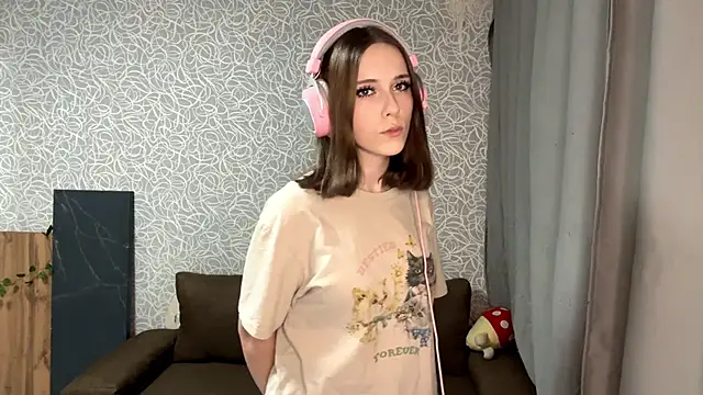 Snapshot of EvaLoveer chatting on December 2025 11:04:01 AM EvaLoveer online show from December 2025 11:04:01 AM